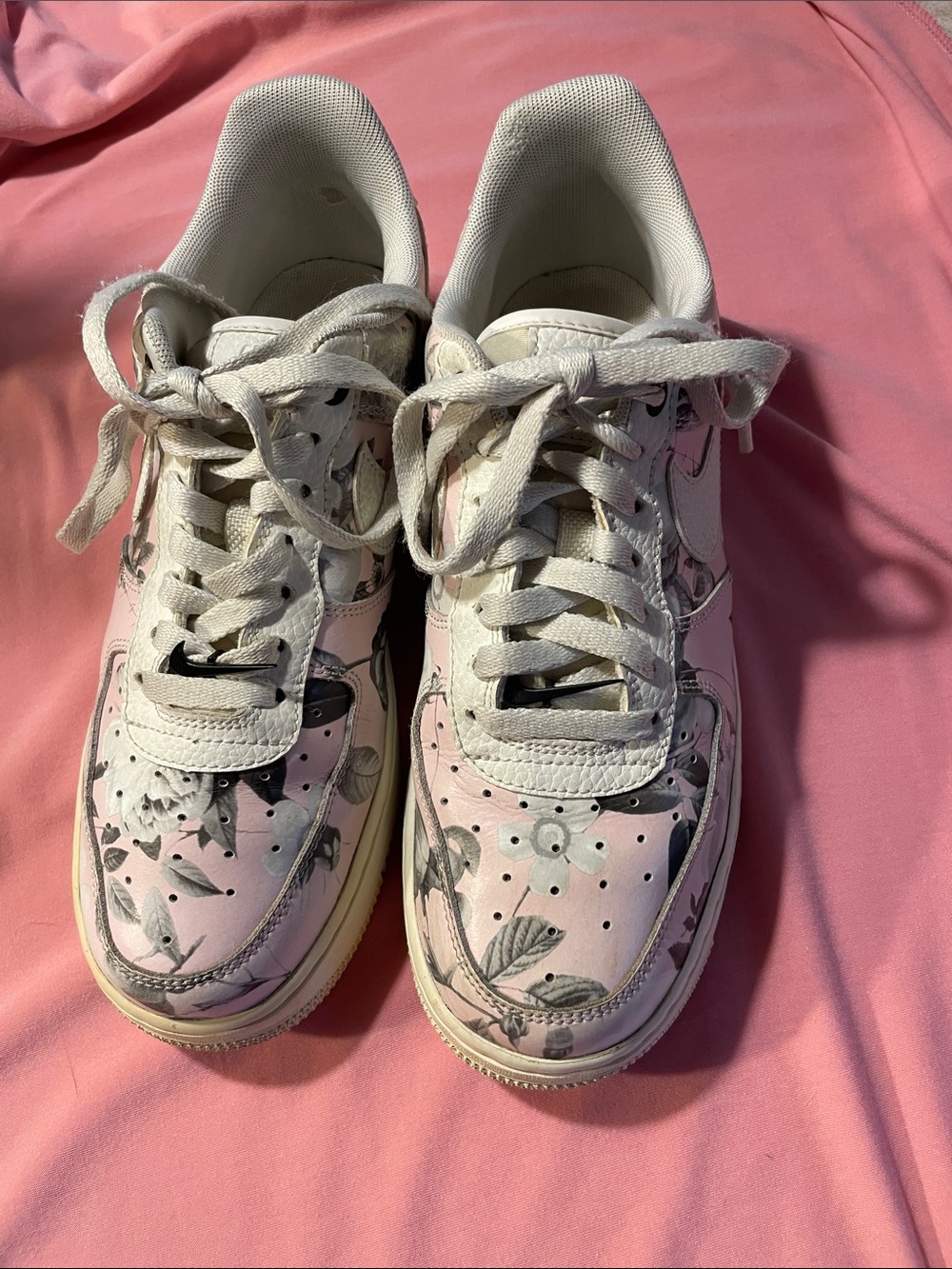 Nike Women's Pink and White Floral Sneakers